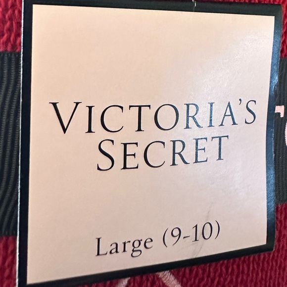 Victoria’s Secret Plush Red Robe & Slippers Set bundle - Picture 10 of 10